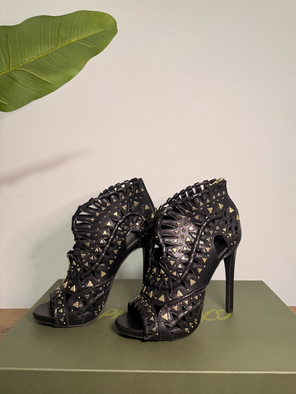 NEW | Bebe Emerson Black & Gold Statement Heels | Size 6